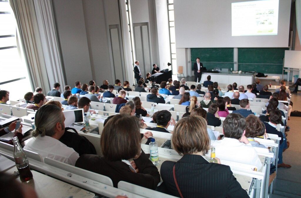 Fabian Weiss spricht in Berlin vor Investoren über die Digitalisierung der Bäderwelt